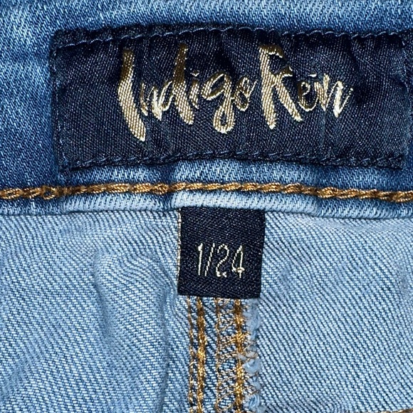 Distressed Blue Jeans - Picture 4 of 5